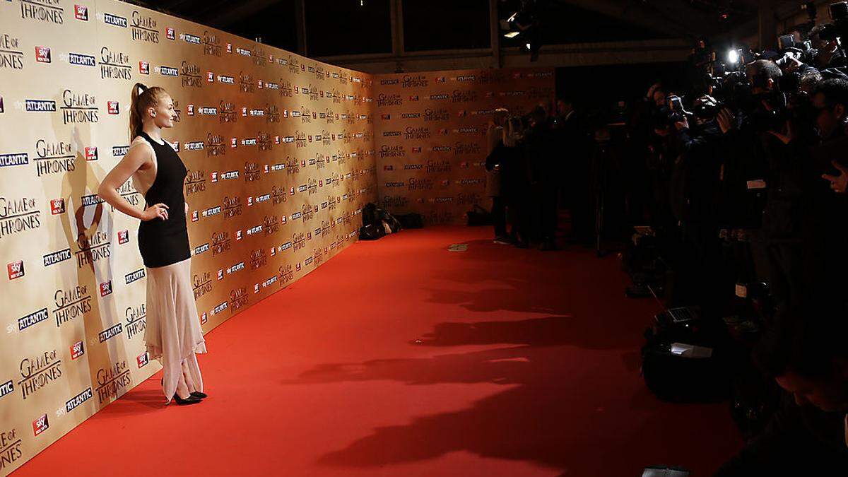Sophie Turner alias Sansa Stark sonnt sich im Licht der Kameras 