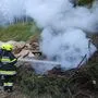 Die FF Ligist konnte den in Brand geratenen Äste-Haufen rasch löschen