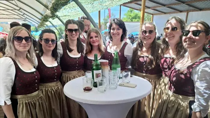 Am „Florianisonntag“ fand das traditionelle Dorffest der Freiwilligen Feuerwehr Kroisbach mit der Florianimesse, zelebriert von Feuerwehrkurat Michael Seidl, beim Feuerwehrhaus in Kroisbach statt. Kommandant Gerald Gölles konnte sich mit seinem Team über einen großen Besucherandrang und viele Ehrengäste, wie Bürgermeister Manfred Voit, Bürgermeister a.D. Josef Rath, Bereichsfeuerwehrkommandant Gerald Derkitsch mit Stellvertreter Gerhard Engelschall freuen. 