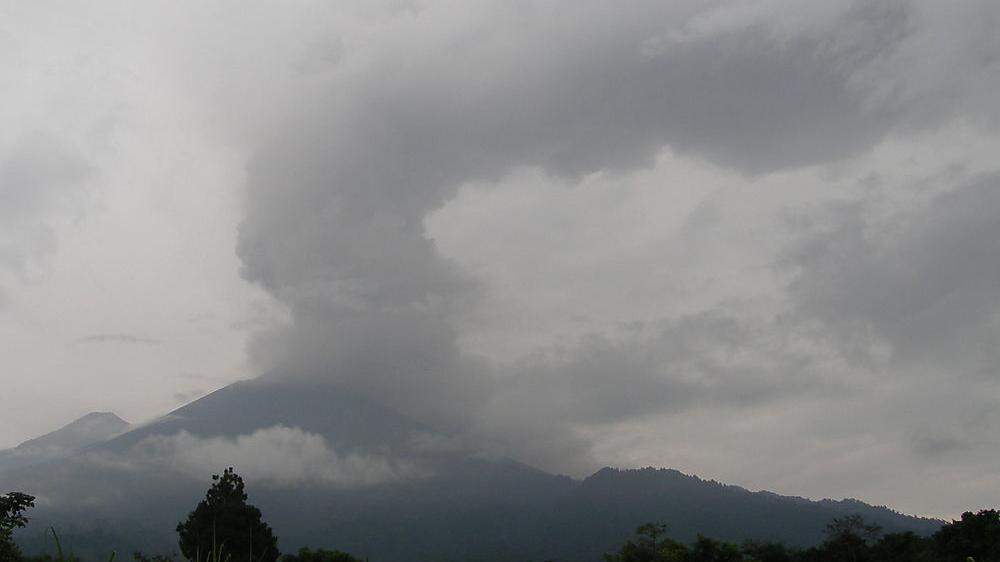 Der Vulkan Fuego bei einem Ausbruch im Jahr 2012