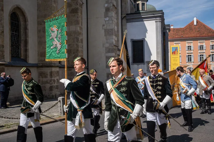 Auch Mitglieder von katholischen Studentenverbindungen des Cartellverbandes (CV) waren in der Prozession zu sehen.