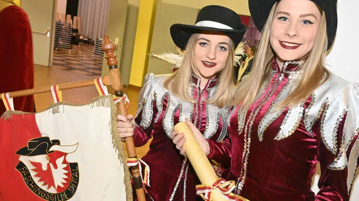 Auftakt mit der Prinzengarde.