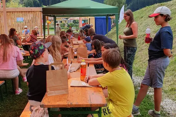 Egal ob Hüpfburgen, Videospiele, Autorennen, Kinderschminken oder Zauberkurs und Kasperltheater, die Kinder hatten unzählige Möglichkeiten, sich zu vergnügen.