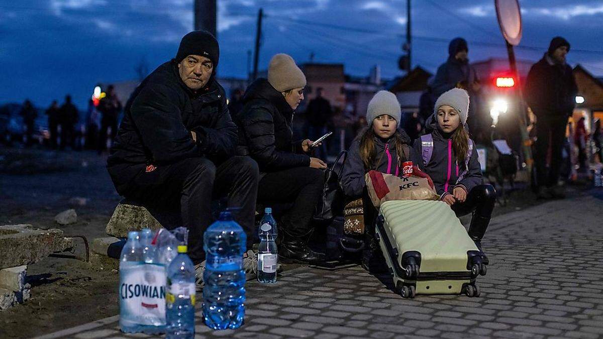 Tausende ukrainische Flüchtlinge sind bereits in Polen angekommen