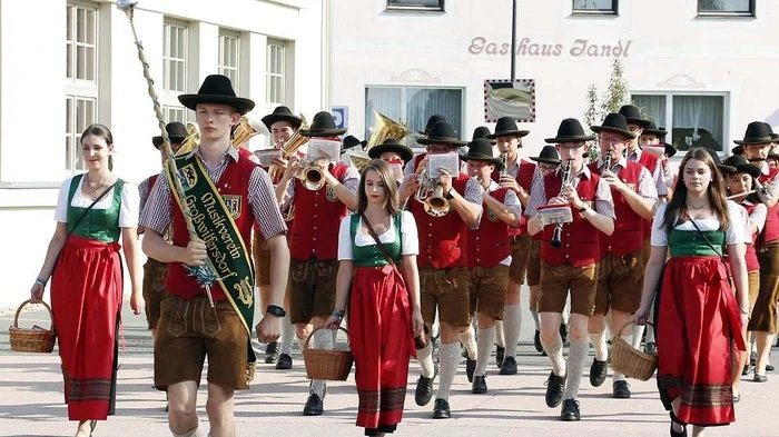 42 Kapellen aus der Steiermark und dem Südburgenland mit 1.000 MusikerInnen...