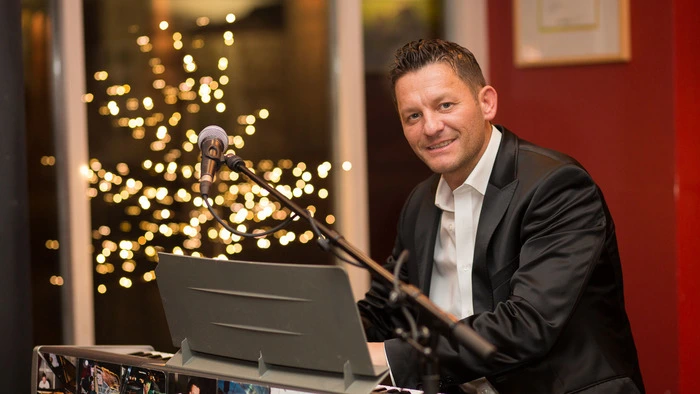 Pianist Alexander Storfer stellte sich in den Dienst der guten Sache und spielte am Freitagabend zugunsten des Tierheims Wolfsberg. 