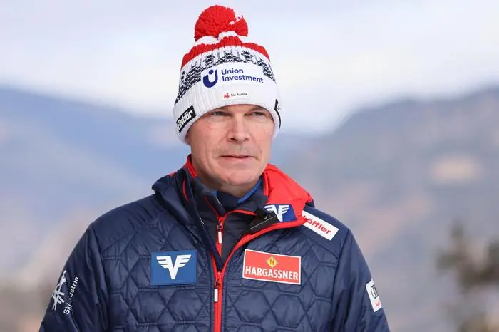 VILLACH,AUSTRIA,05.JAN.25 - NORDIC SKIING, SKI JUMPING - FIS World Cup, normal hill, ladies. Image shows head coach Bernhard Metzler (AUT). Photo: GEPA pictures/ Mathias Mandl