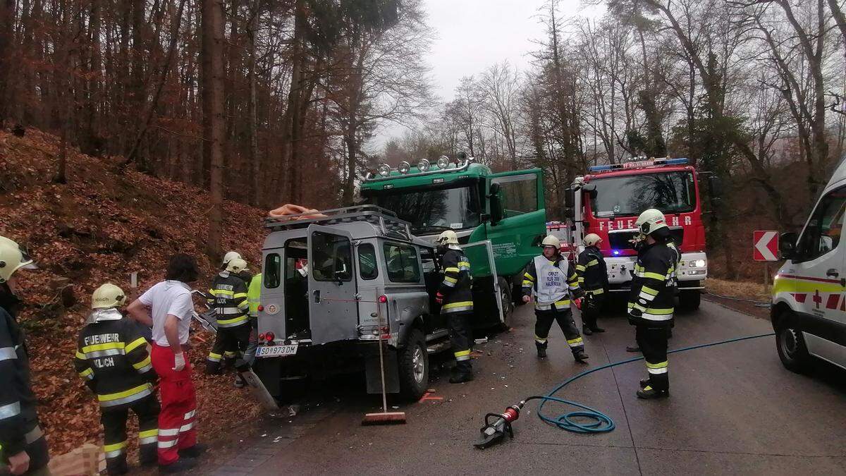 Die Feuerwehren Klöch, Deutsch Haseldorf und Halbenrain waren mit 24 Kameraden im Einsatz