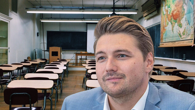 Neos-Chef Niko Swatek will eine Aufklärung des Falls (Sujetbild Klassenzimmer/ Montage)