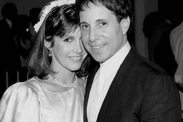 Sie war ein knappes Jahr (1983-1984) mit dem Sänger Paul Simon verheiratet und hatte eine Tochter.