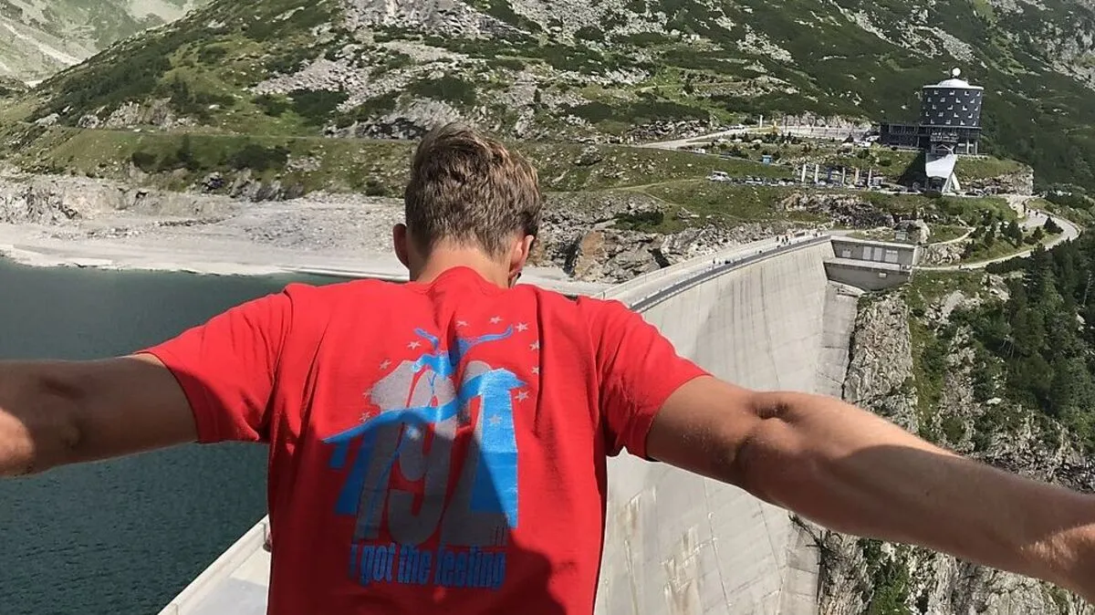 Nervenkitzel beim freien Fall am Bungy-Seil