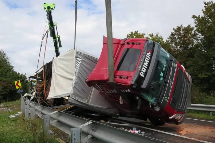 Die FF Feldkirchen barg das Auto. Klicken Sie sich durch die BIlder vom Einsatz.