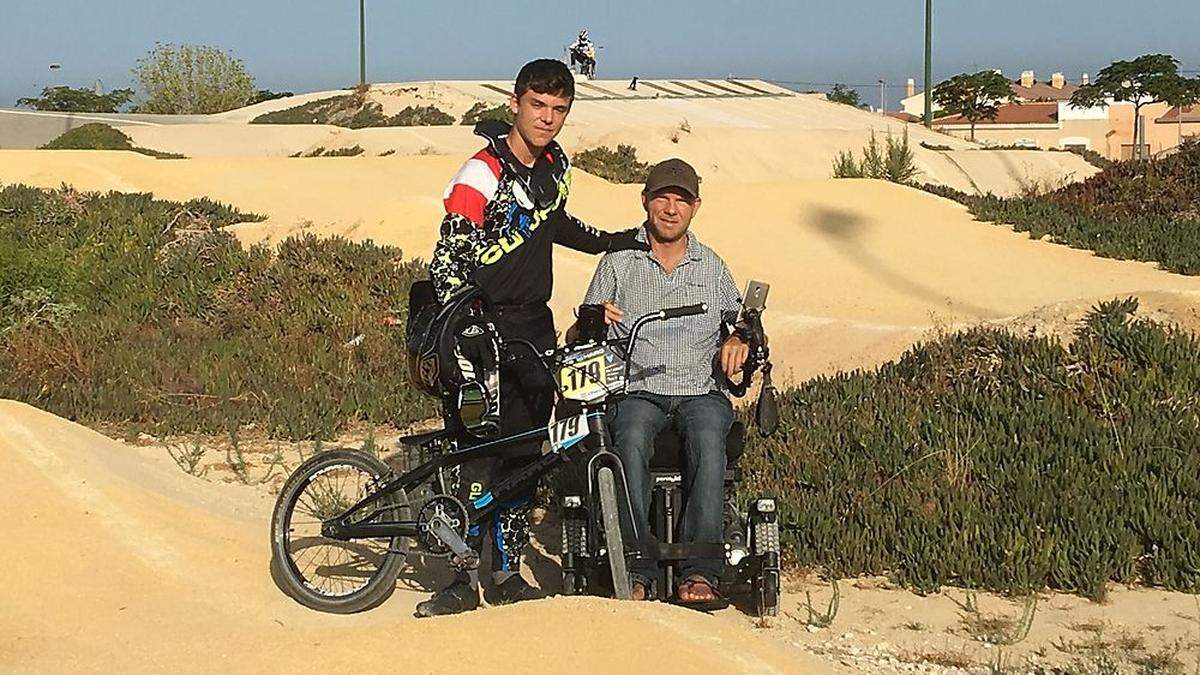 Sascha Benes mit seinem Sohn Chenoa, der erfolgreicher BMX-Fahrer ist.