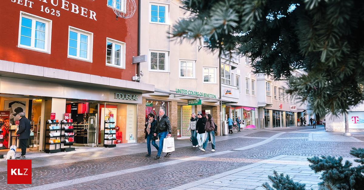 Weihnachten Das Christkind kauft in Lienz fleißig ein