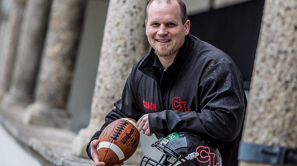 Matthias Schichers Liebe gehört seit zwanzig Jahren dem American Football. Erst als Spieler, nun als Trainer