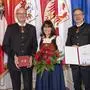 Landeshauptmann Anton Mattle, Martha Schultz und der Südtiroler Landeshauptmann Arno Kompatscher bei der Verleihung in Innsbruck