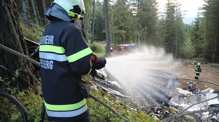 Der Einsatz im steilen Geländer war für die 48 Feuerwehrleute herausfordernd
