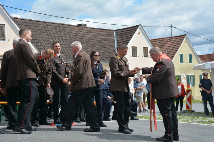 Die Freiwillige Feuerwehr Penzendorf wurde am 27. Februar 1924 von Leopold Wenzel mit 30 Freiwilligen gegründet. Heute sind 103 Mitglieder dabei, darunter rund 70 aktive