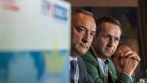 Die frühere FPÖ-Doppelspitze in Graz: Mario Eustacchio sitzt beim Parteitag neben Armin Sippel 