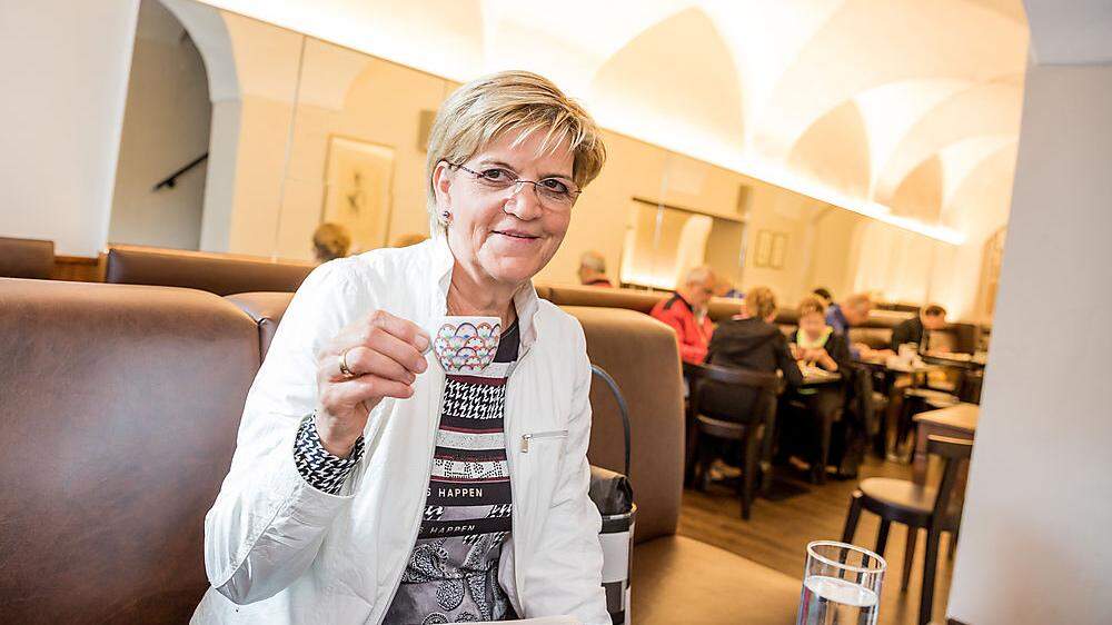 Die Kellnerinnenlegende Waltraud Kandolf verabschiedetet sich im September in die Pension
