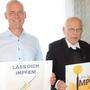 Bürgermeister Viktor Wurzinger und Pfarrer Wolfgang Koschat sind geimpft und wollen andere dazu animieren