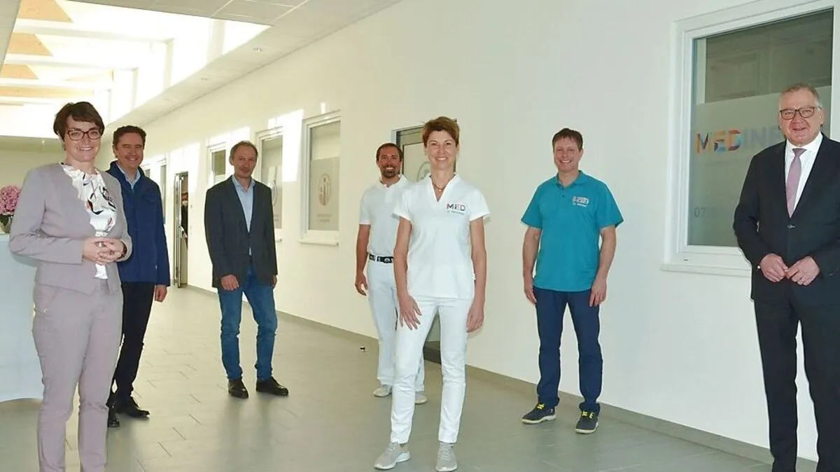 Gesundheitsreferentin Beate Prettner, Landesstellenausschussvorsitzender der ÖGK Kärnten Georg Steiner, Vizepräsident und Kurienobmann der niedergelassenen Ärzte Wilhelm Kerber,  das Ärztetrio Manuel Treven, Sabine Steinscherer und Günter Meisterl sowie ÖGK-Obmann Matthias Krenn (von links)