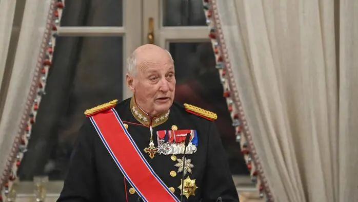 Der norwegische König Harald V. kehrt aus langem Krankenstand zurück.