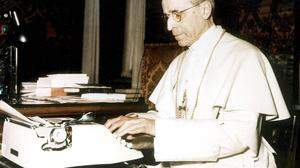 Pius XII. war vom 2. März 1939 bis zu seinem Tod im Jahr 1958 der 260. Bischof von Rom und damit Oberhaupt der römisch-katholischen Kirche