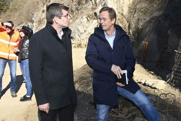 Landesrat Martin Gruber und Horst Tuppinger, Leiter des Straßenbauamtes Spittal.