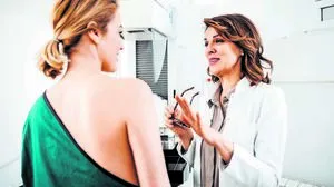 Mammografie ist die Röntgenuntersuchung der Brust, die der Früherkennung von Brustkrebs und dessen Vorstufen dient