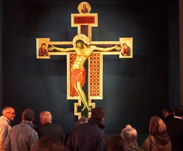 Eines der berühmten Meisterwerke Cimabues: Ein bemaltes Holzkreuz in der Kirche von Arezzo. Hier eine Aufnahme nach dessen Restaurierung 2001.