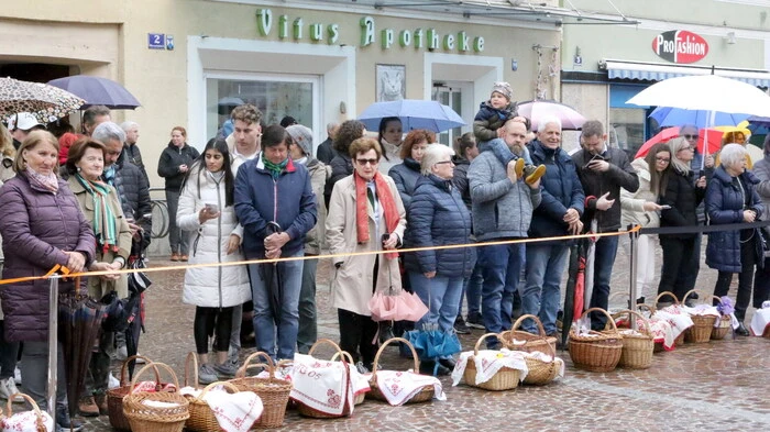 Zu den beliebtesten Bräuchen in unserem Land zählt zu Ostern die „Fleischweihe“ am Karsamstag.