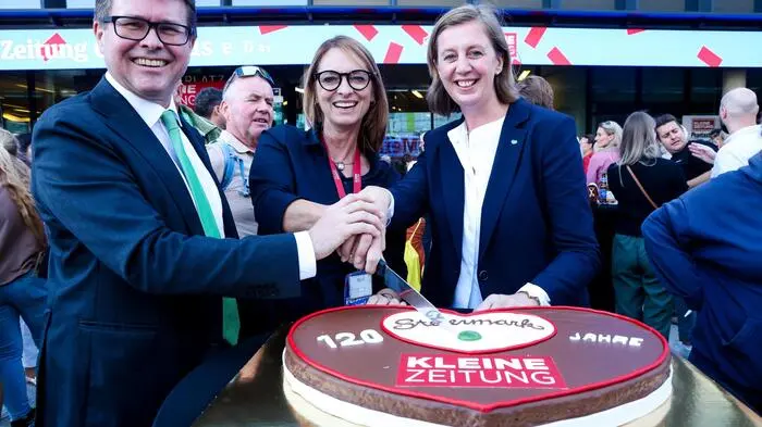 Bildungsminister Martin Polaschek, Kleine-Geschäftsführerin Xenia Daum und Landesrätin Barbara Eibinger-Miedl
