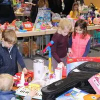 Der Secondhand-Basar lockt immer wieder viele Besucher an