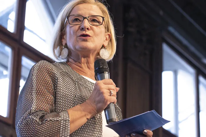 "Wenn man sich permanent beflegelt und beschimpft, liegt es auf der Hand, dass das Vertrauen sinkt." - Niederösterreichs Landeshauptfrau Johanna Mikl-Leitner findet den Umgang der Parteien miteinander "demokratiegefährdend".