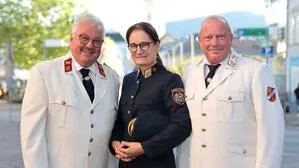 (von links) Obmann Manfred Hauser, Polizeidirektorin Esther Krug und Chorleiter Christian Petschar 