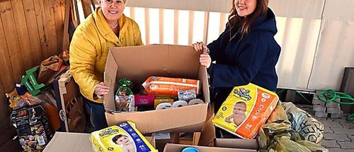 Doris und Eva-Marie Tomaschitz sammeln fleißig Spenden