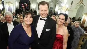 Vize-Landeshauptfrau Manuela Khom, hier mit Landesrat Karlheinz Kornhäusl und Gattin Elisabeth, bringt 2026 einen besonderen Gast zur Opernredoute 