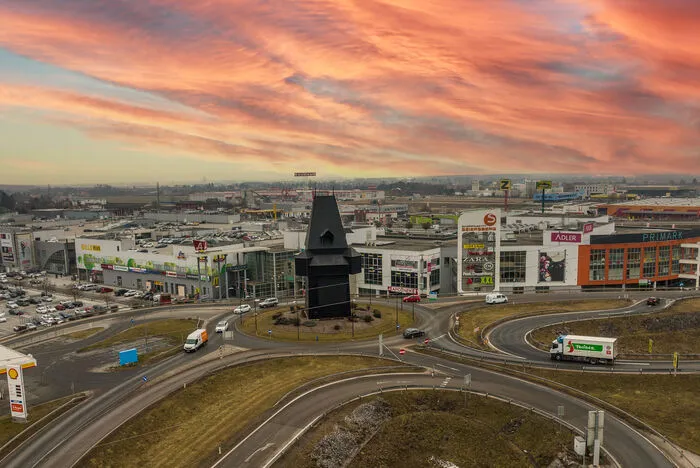 Ein Besuch in der ShoppingCity Seiersberg ist immer aufregend: 180 helle Shops, 30 Restaurants & Cafés, viel entspanntes Flair 