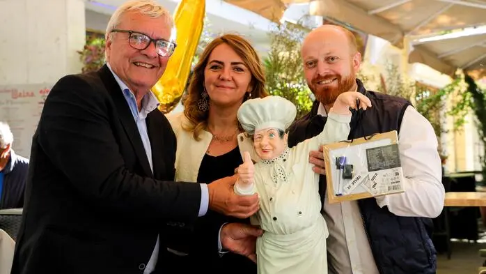 Seit zehn Jahren gibt es das „eleven“ in der Kaiserfeldgasse. Aus diesem Anlass lud Arsim Gjergji und seine Frau zur großen Party.