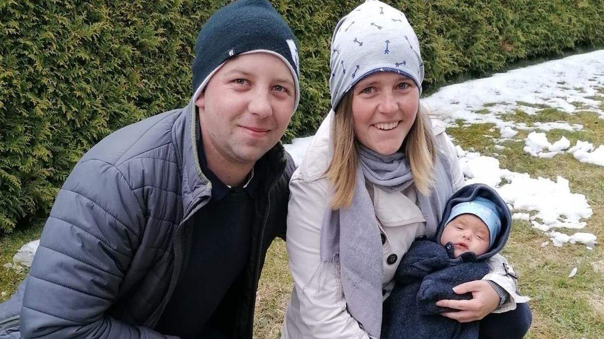 So sieht eine glückliche Familie aus: Stefan Kompöck und Stefanie Oberfeichtner mit Tochter Theresa
