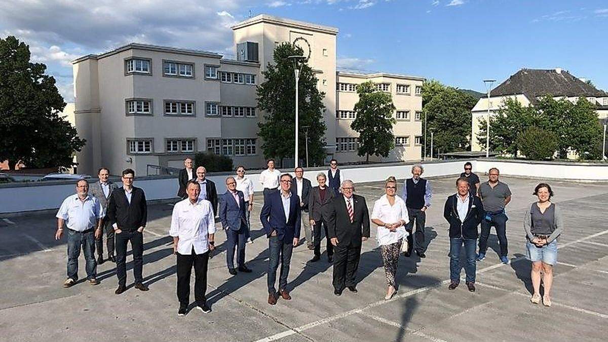 Das neue Präsidium des Österreichischen Triathlon-Verbandes in Linz mit Präsident Walter Zettinig (Mitte vorne).