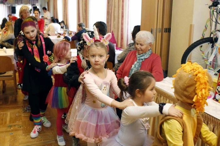 ...konnten sich die Klein(st)en beim alljährlichen Kindermaskenball wieder richtig austoben.