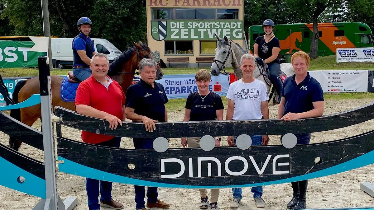 Turnierboss Max Kaltenegger (3.v.l.), OK-Teammitglied Marion Galler (Mitte),  Parcoursbauer Kris van Gelder (2.v.l.), Matthias Hartl (links), Rob Raskin (3.v.r.), Anna Lena Prex (2.v.r) und Helmut Schönstetter (rechts) 
