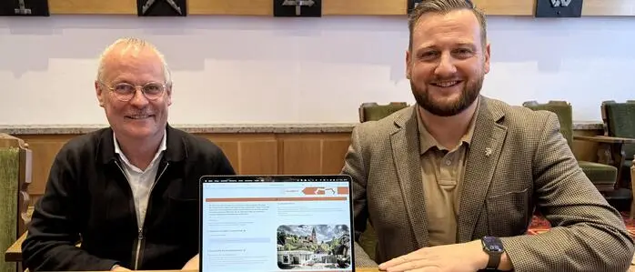 Rainer Rosegger von der Agentur Scan und Bürgermeister Thomas Rauninger bei der Präsentation der Plattform