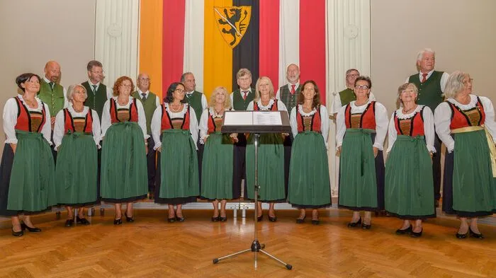 Anlässlich der vom Tourismusverband Wolfsberg organisierten Veranstaltungsreihe „ Singen in den Bergen - Cantare in Montagna“ gab es heute im Rathausfestsaal das Eröffnungskonzert. Zu Gast war der Grenzlandchor Arnoldstein -„Die Arnoldsteiner mit Hedi Preissegger.“ 