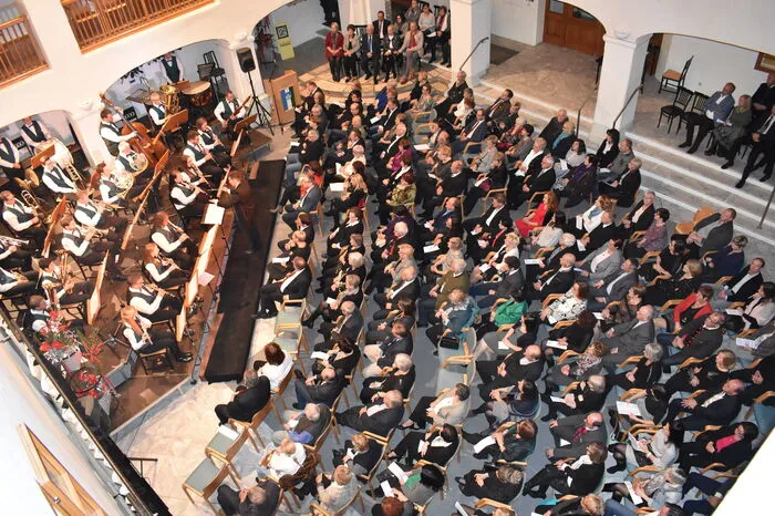 Weiters gesehen wurden unter anderem die beiden Vizebürgermeister Siegfried Huber und Karl Lang, Stadtrat Andreas Fugger, Stadtpfarrer Bruder Wolfgang, die Gemeinderäte Ingrid Schmied und John Subecz und der Feldkirchner Bezirkspolizeikommandant Arnold Holzmann.