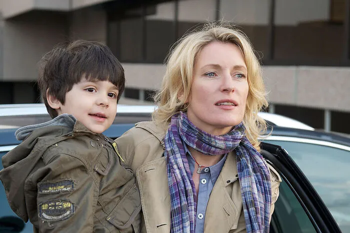 Charlotte Lindholm. Maria Furtwängler ist LKA-Ermittlerin beim „Tatort“ und alleinerziehende Mutter. Seit 2002 hat sie Spaß an der Verbrecherjagd – und an ihrem Sohn. Geht doch!