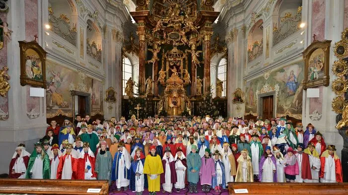 90 Sternsinger-Gruppen, von Volksschulkindern bis zu Erwachsenen, waren heuer in der Pfarre Weiz unterwegs. Getragen wurde die Aktion in Weiz insgesamt von rund 600 Personen
