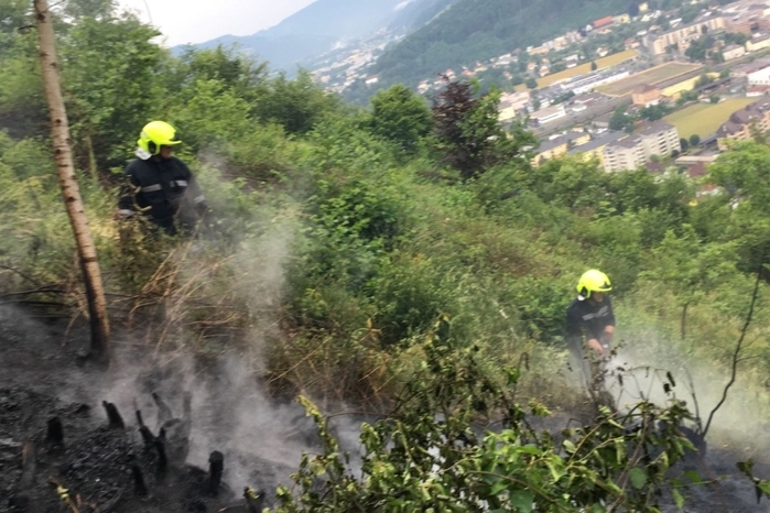 Die Brandbekämpfung gestaltete sich durch das steile Gelände äußert schwierig, sodass die Bergrettung Leoben zur Unterstützung angefordert wurde.